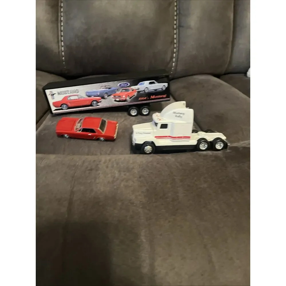 ERTL COLLECTIBLES 1964-1/2 Ford Mustang 1:64 FREIGHTLINER TRACTOR TRAILER TRUCK